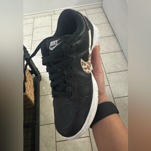 Nike Womens Dunk Low SE Trainers